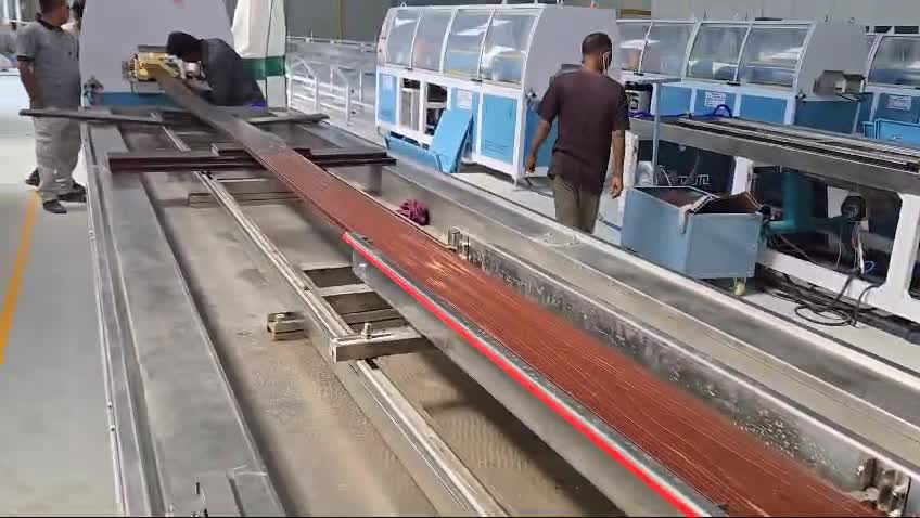 हमारे Yongte WPC उपकरण को भारतीय ग्राहक के कारखाने में सफलतापूर्वक स्थापित और डीबग किया गया है