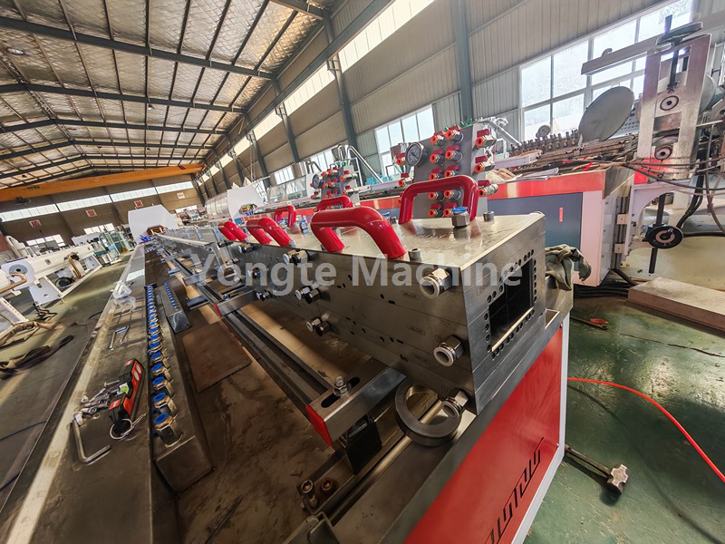 भारतीय ग्राहक फिनिश उत्पादन के लिए डब्ल्यूपीसी डोर फ्रेम एक्सट्रूज़न लाइन