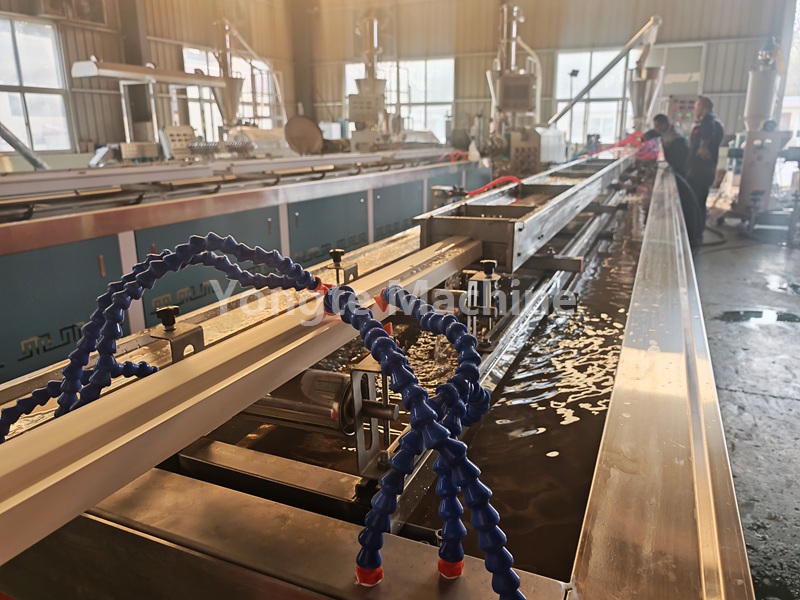 योंगटे सॉलिड कोर डब्ल्यूपीसी डोर जाम्ब मशीन: भारतीय ग्राहकों के लिए सफल परीक्षण