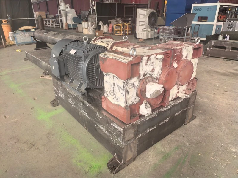 प्लास्टिक फिल्म बर्बादी के पुनर्चक्रण के लिए उच्च दक्षता वाले समानांतर ट्विन-स्क्रू एक्सट्रूडर की असेंबली