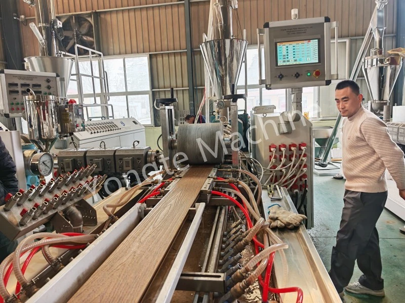 हमारी डब्ल्यूपीसी डेकिंग मशीन का स्थिर संचालन