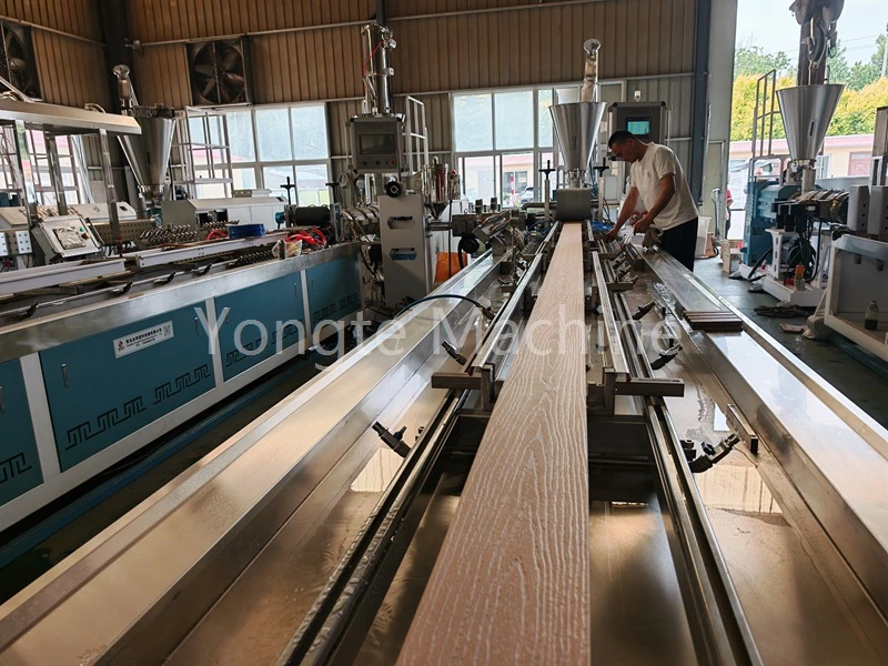 कनाडा के ग्राहकों के लिए डब्ल्यूपीसी मशीन की स्थापना और कमीशनिंग