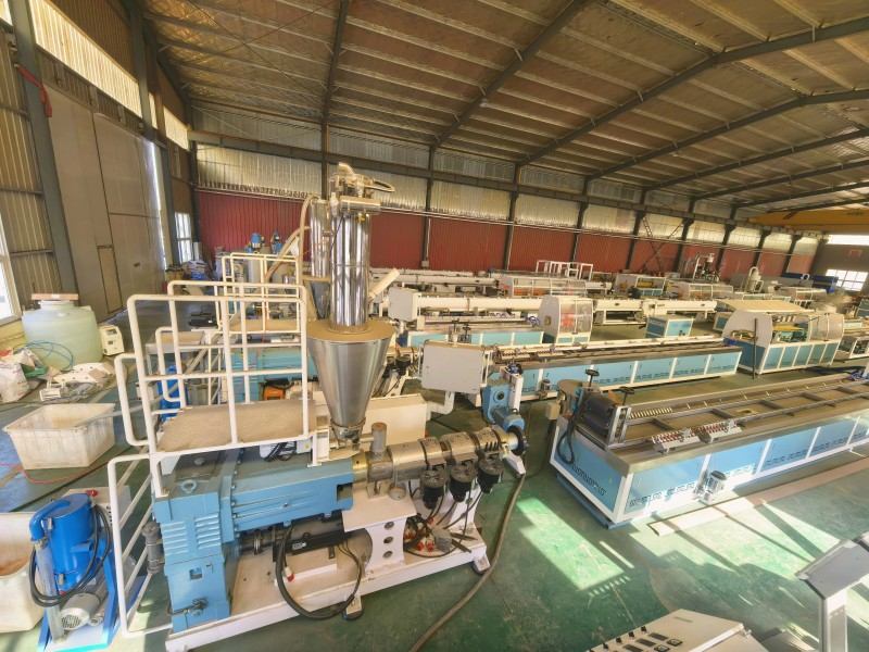 योंगटे ने 4 सेट डब्ल्यूपीसी प्रोफाइल एक्सट्रूज़न लाइन्स का उत्पादन पूरा किया